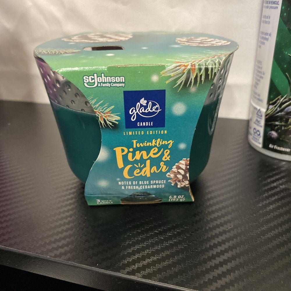 Glade 6.8 Oz Large Limited Edition‎ Twinkling Pine & Cedar 3 Wick Candle Holiday